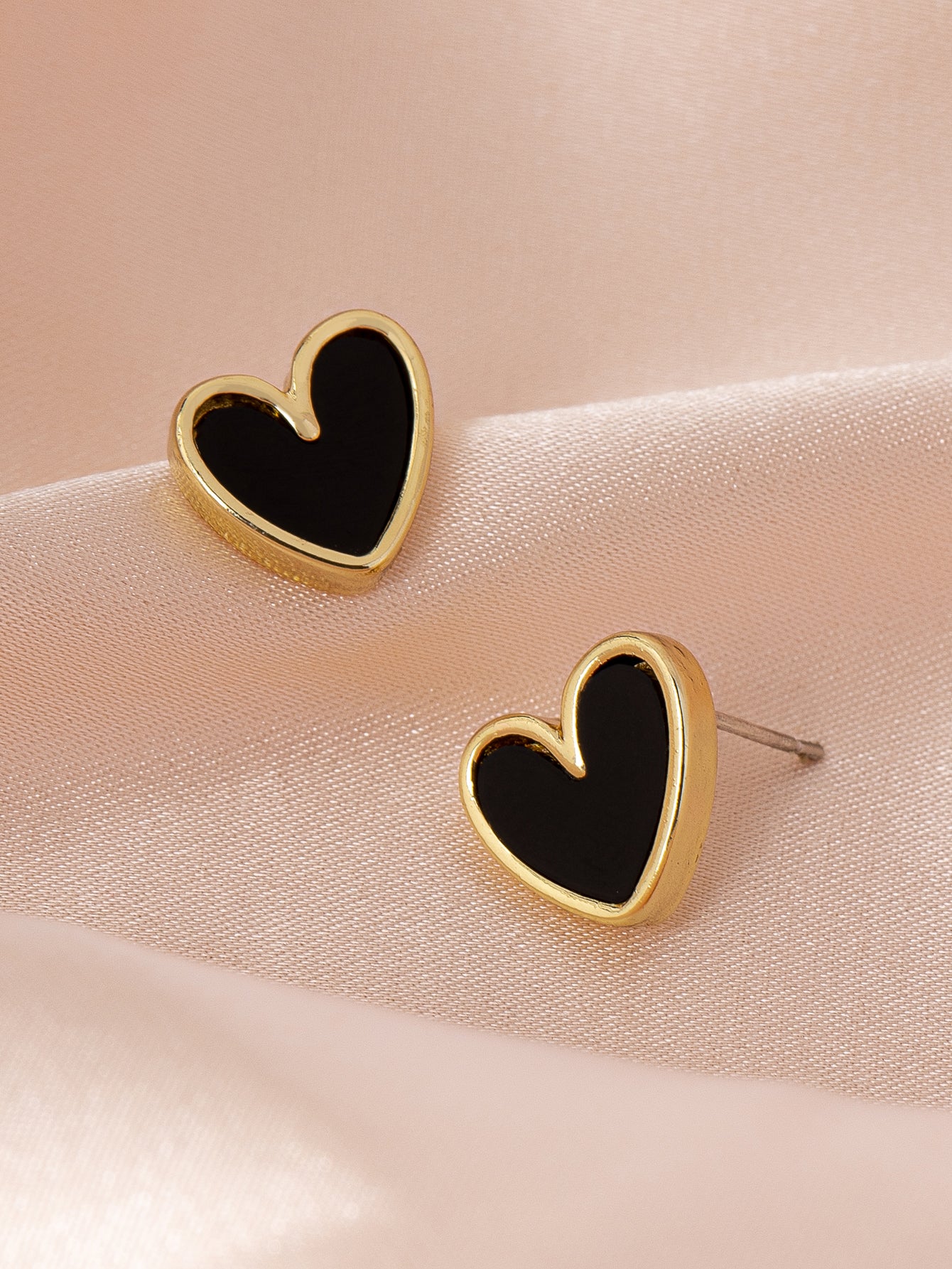 Noire Heart Studs